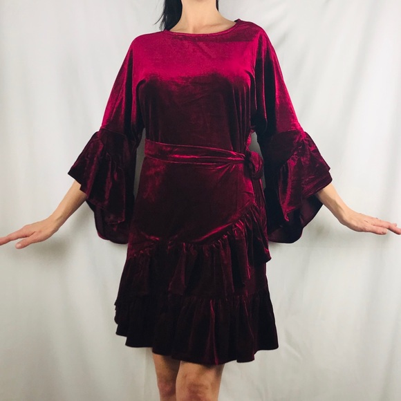 Hot & Delicious Dresses & Skirts - NWT Hot & Delicious velvet ruffle dress